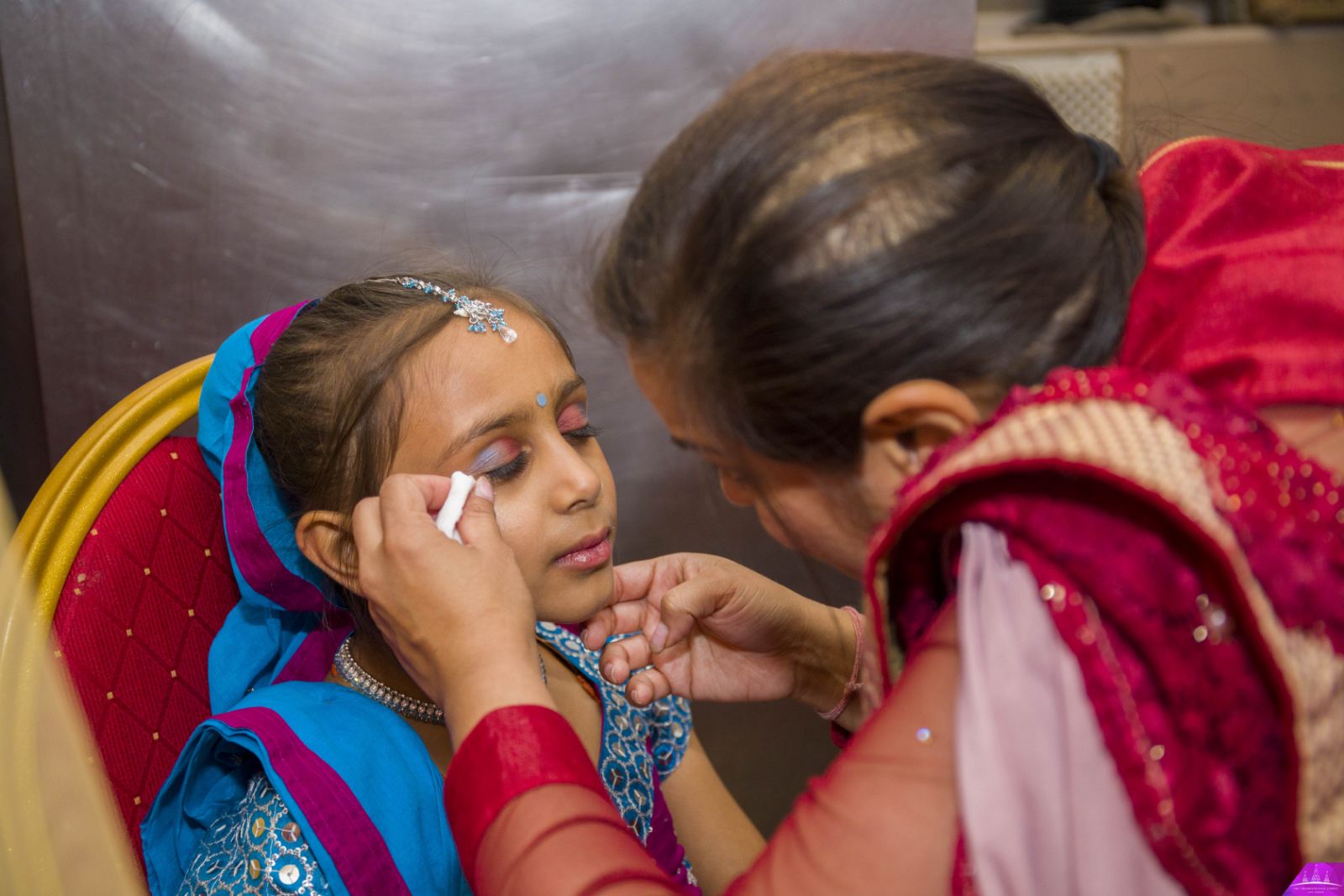 ©1987-2017 SKS Swaminarayan Temple East London